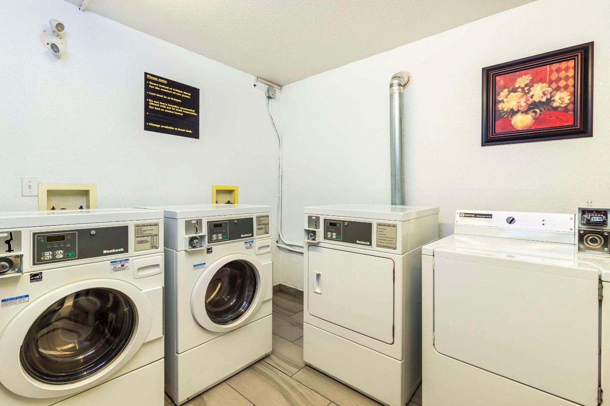 Comfort Inn & Suites Yorkton Bagian luar foto