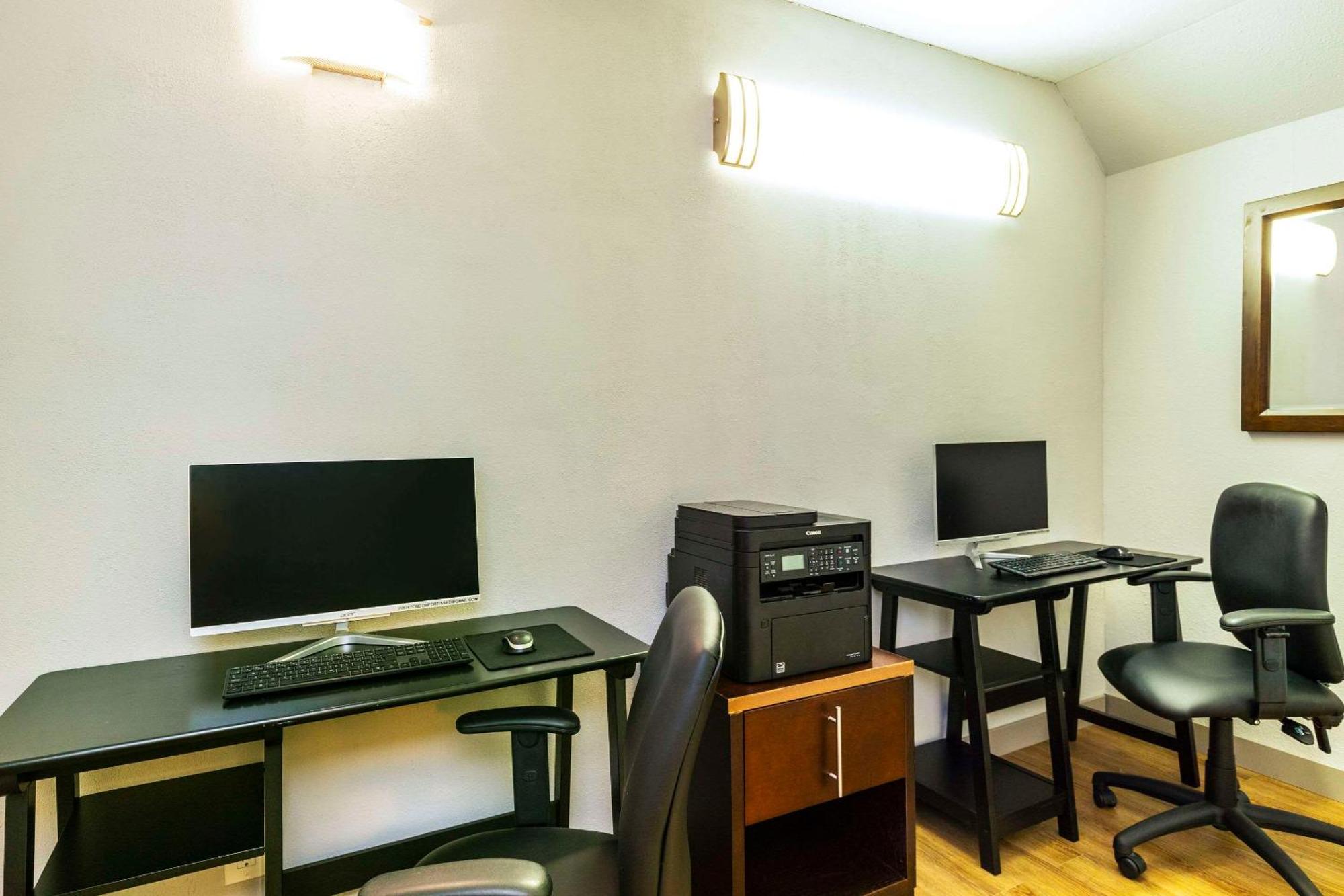 Comfort Inn & Suites Yorkton Bagian luar foto