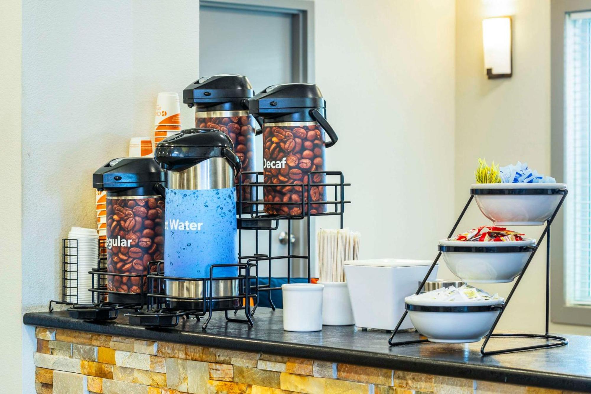 Comfort Inn & Suites Yorkton Bagian luar foto