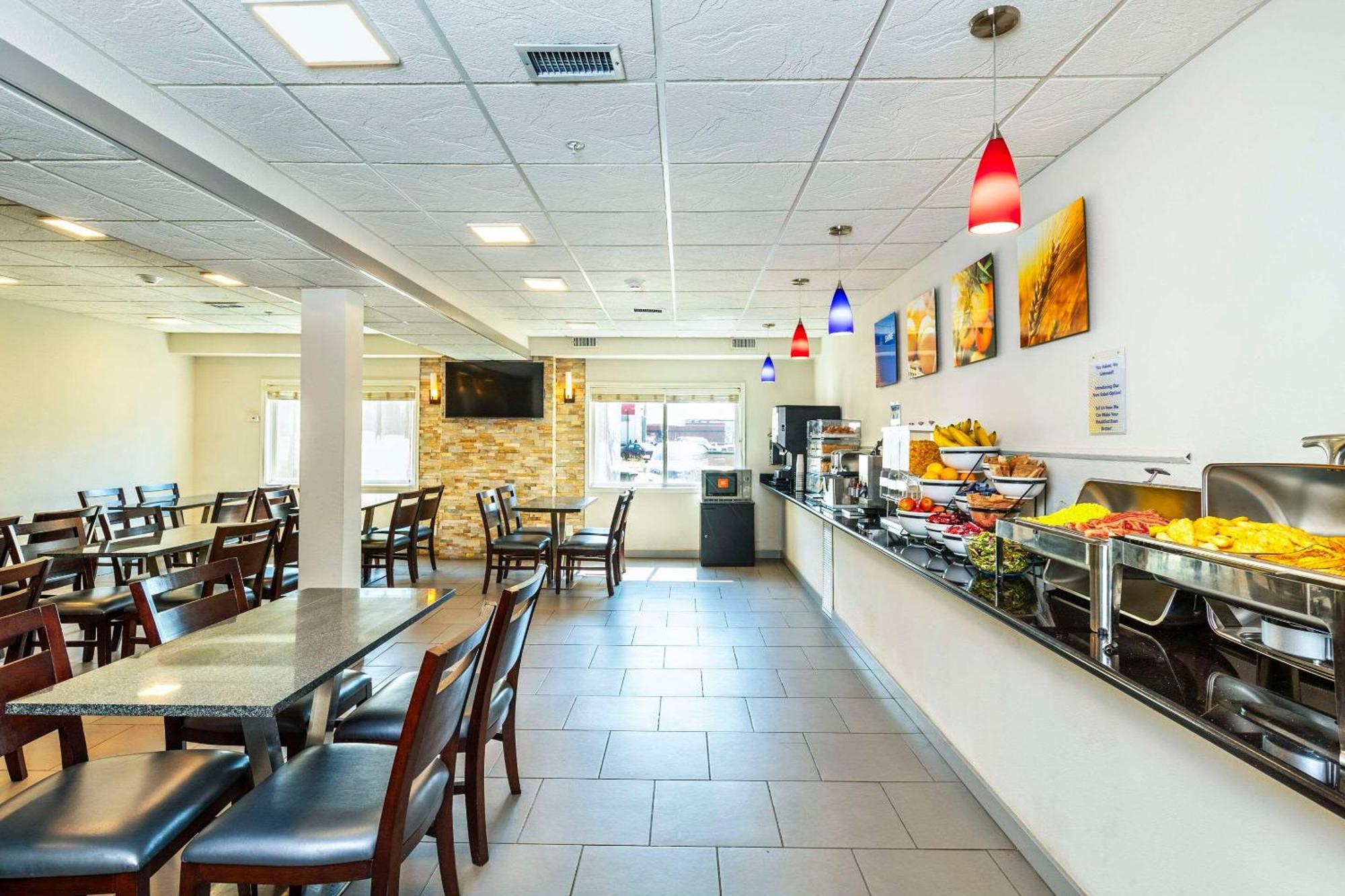 Comfort Inn & Suites Yorkton Bagian luar foto