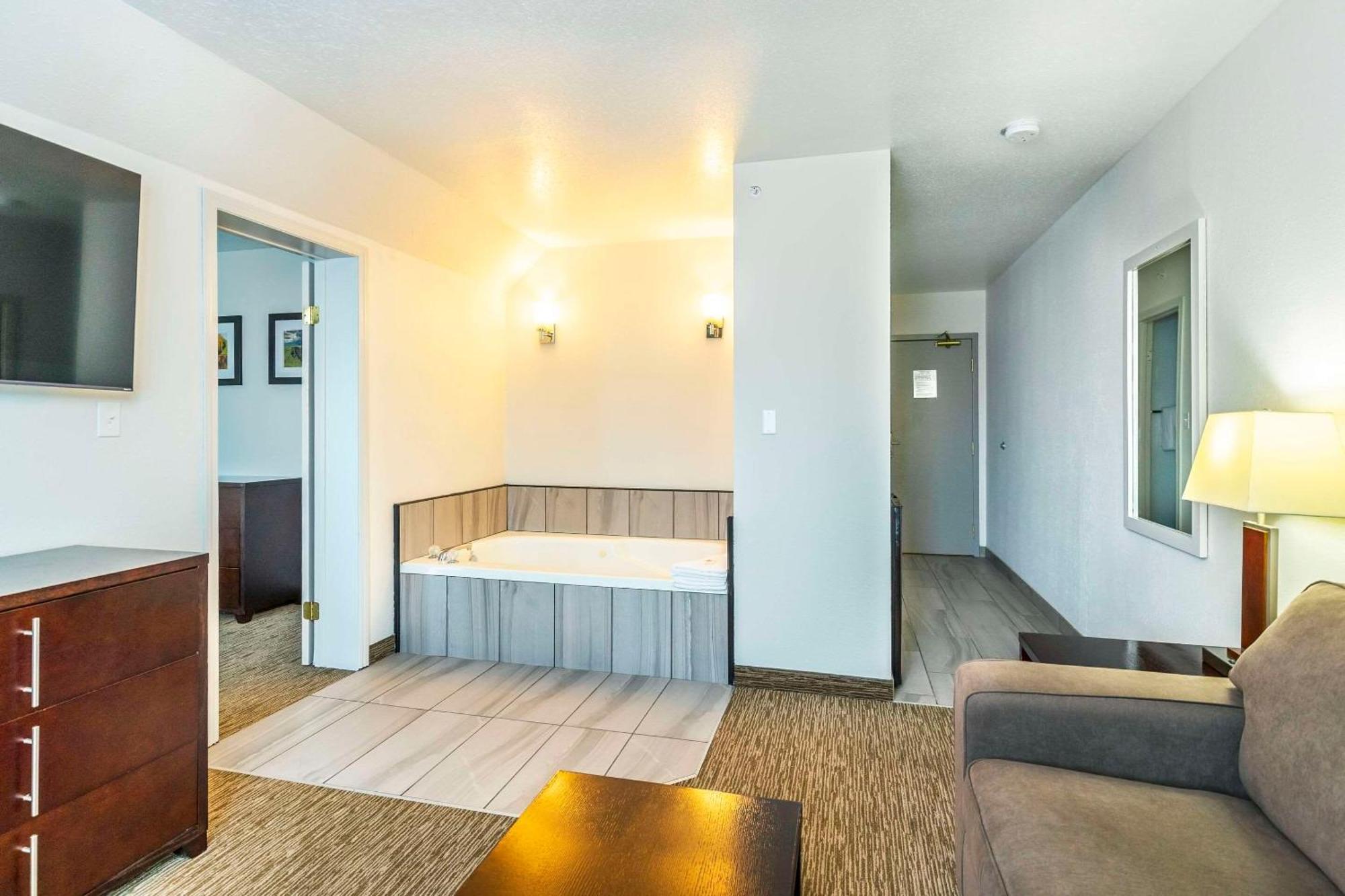 Comfort Inn & Suites Yorkton Bagian luar foto