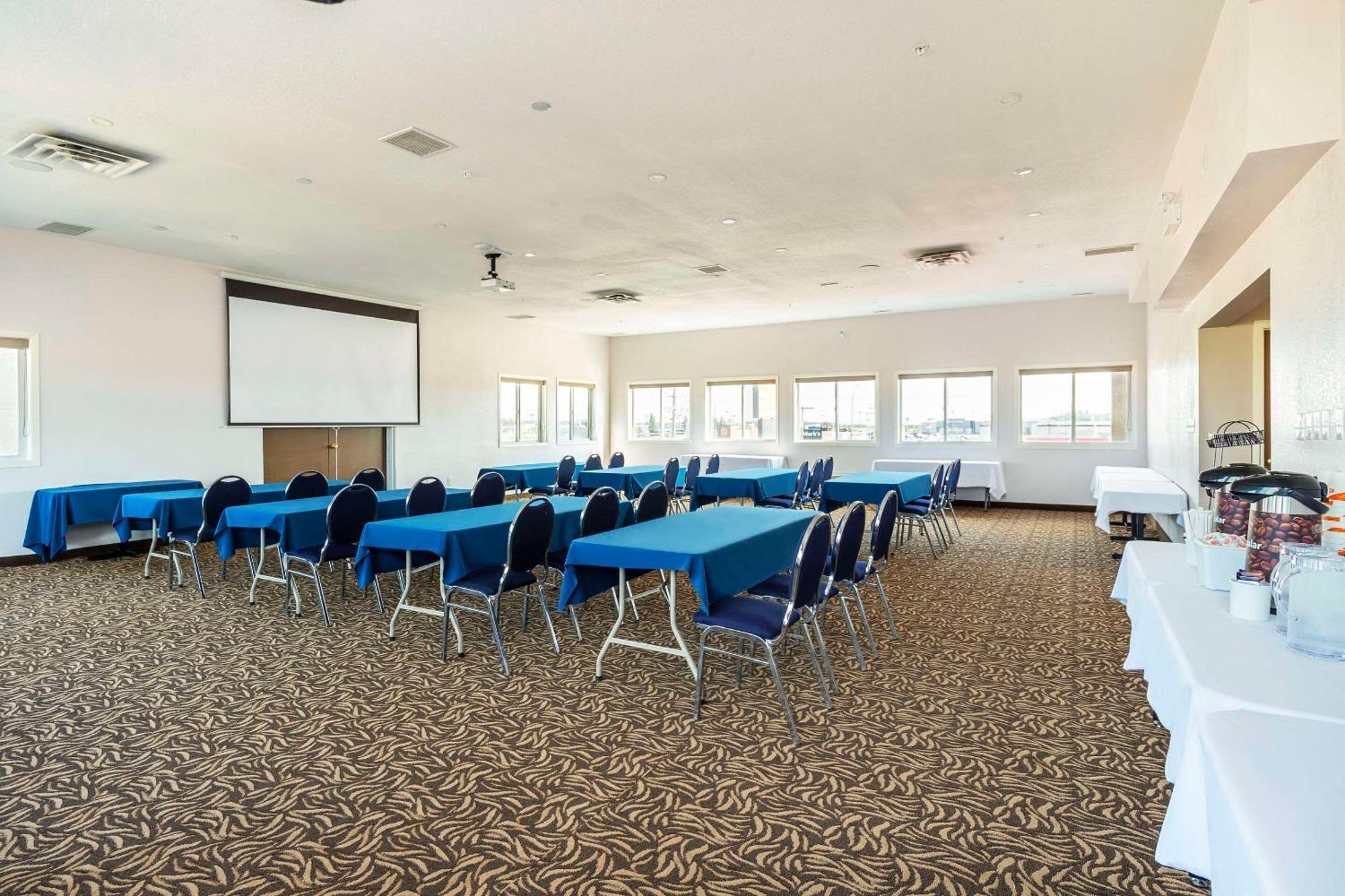 Comfort Inn & Suites Yorkton Bagian luar foto