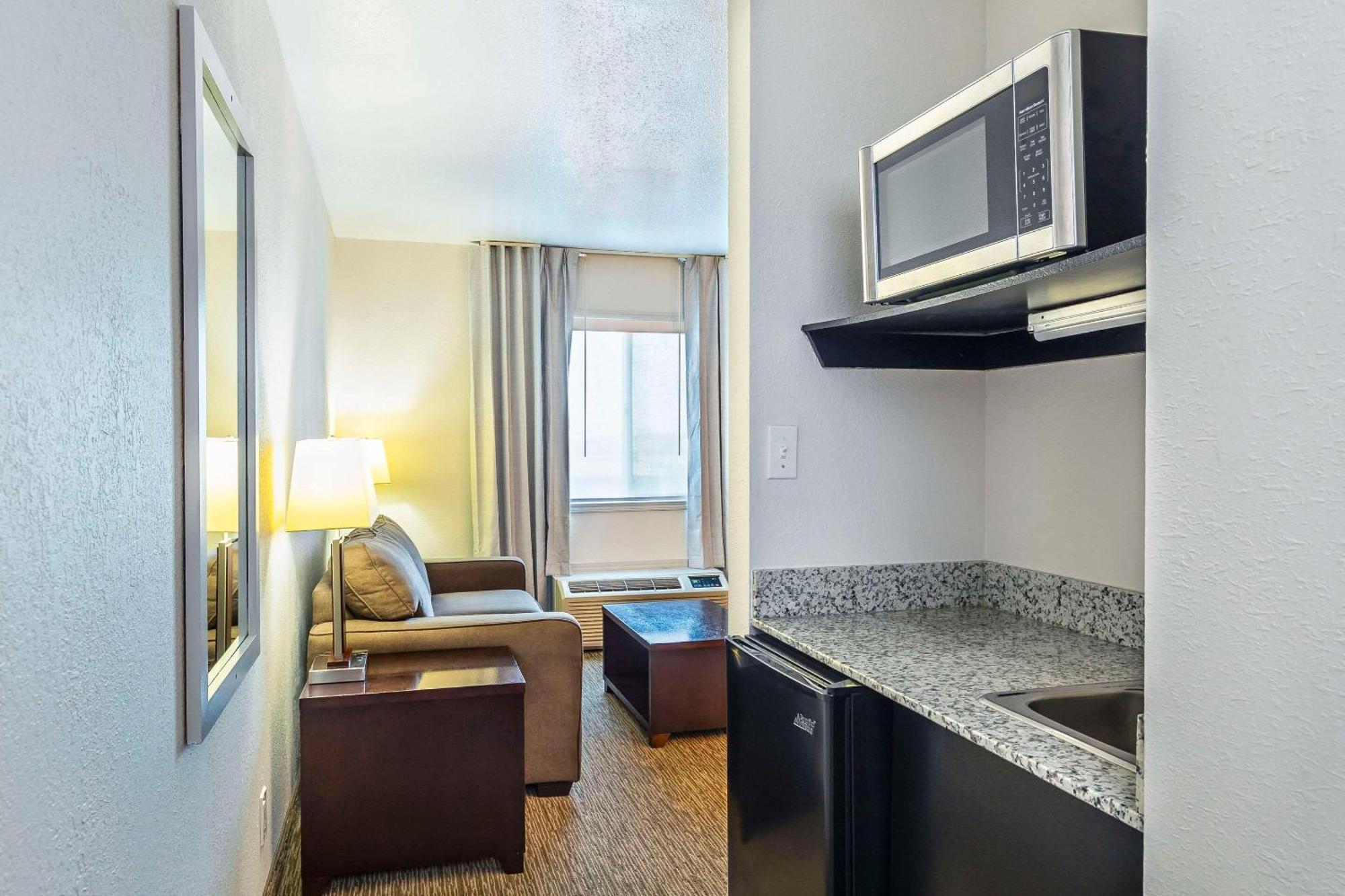 Comfort Inn & Suites Yorkton Bagian luar foto