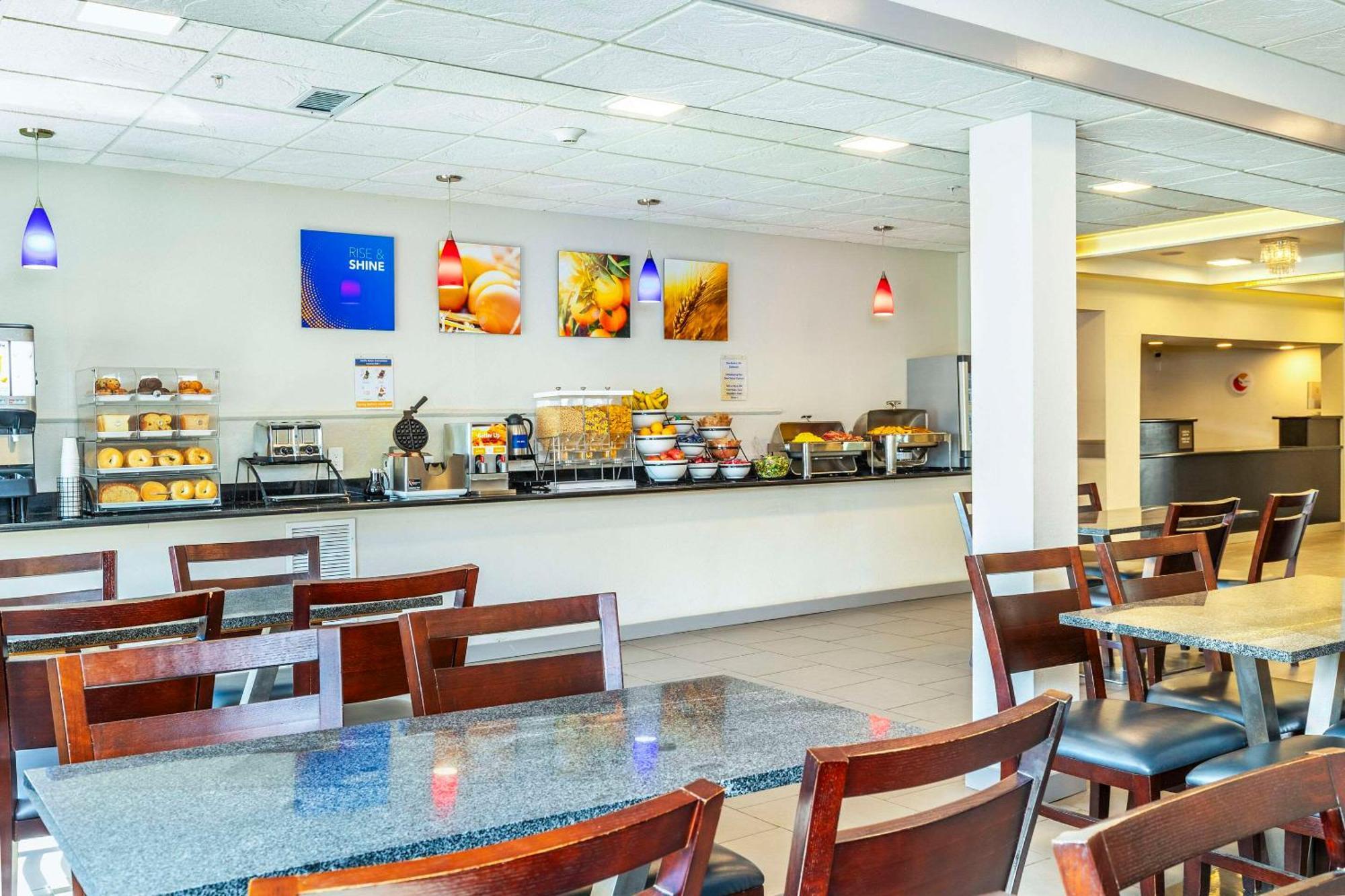 Comfort Inn & Suites Yorkton Bagian luar foto