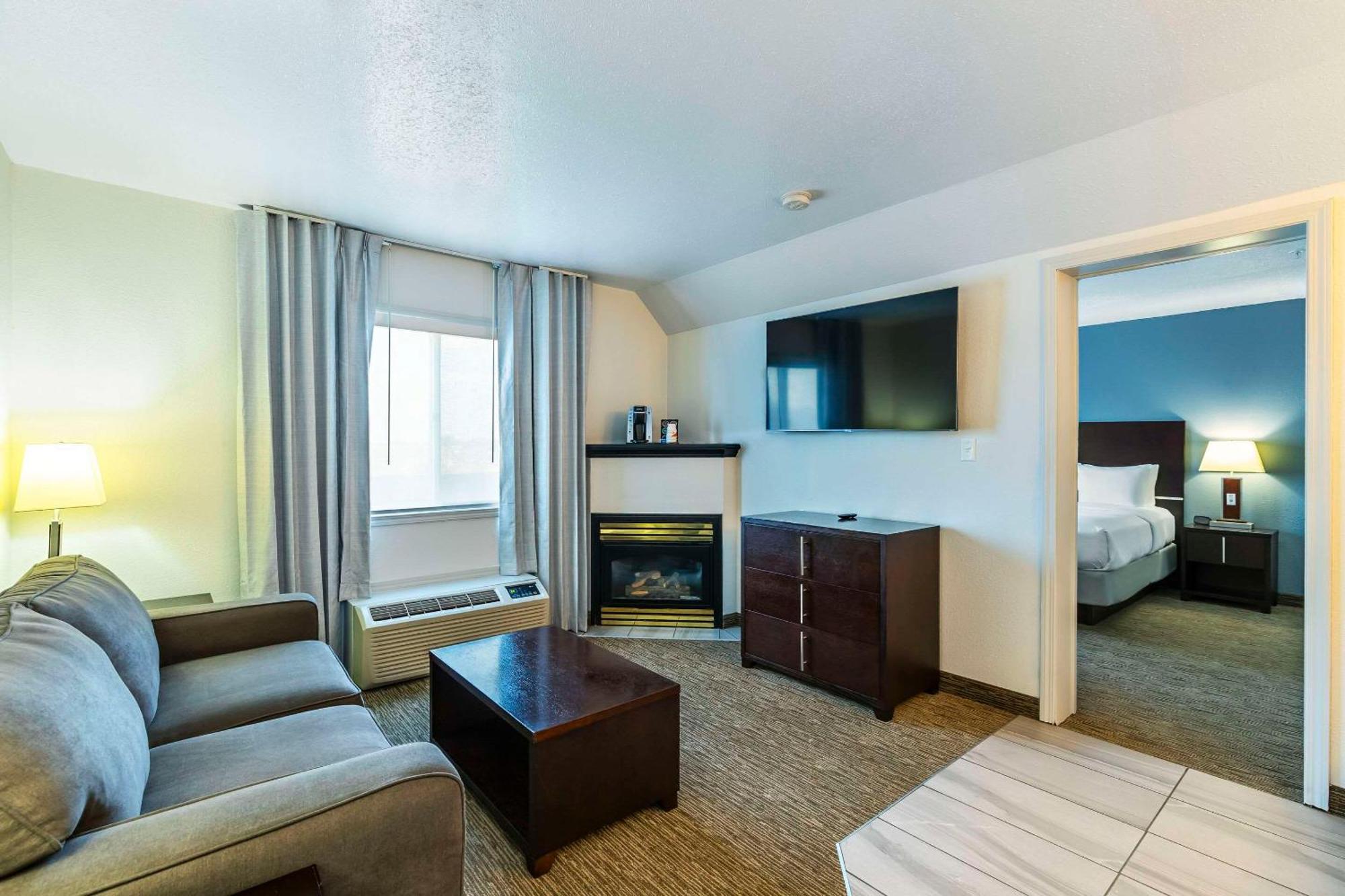 Comfort Inn & Suites Yorkton Bagian luar foto