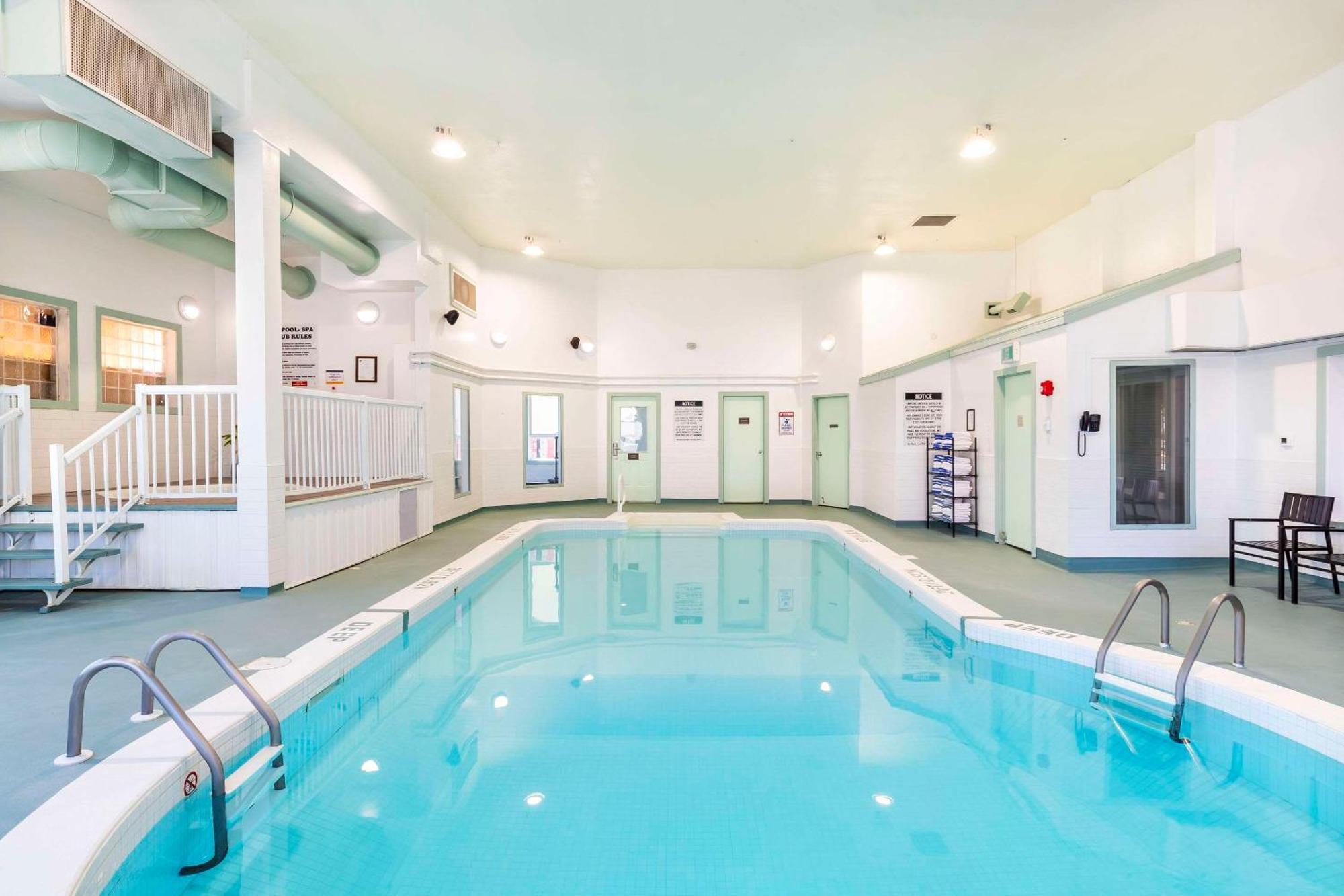 Comfort Inn & Suites Yorkton Bagian luar foto