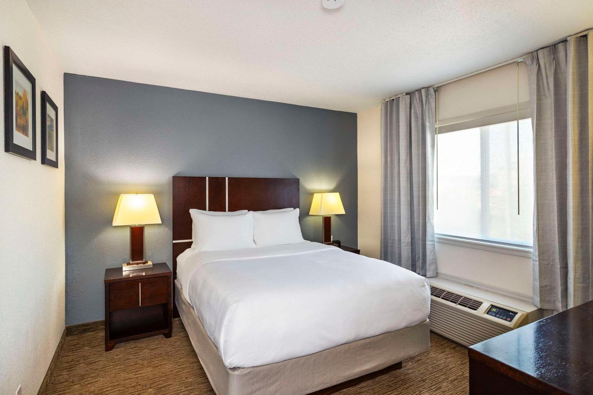 Comfort Inn & Suites Yorkton Bagian luar foto