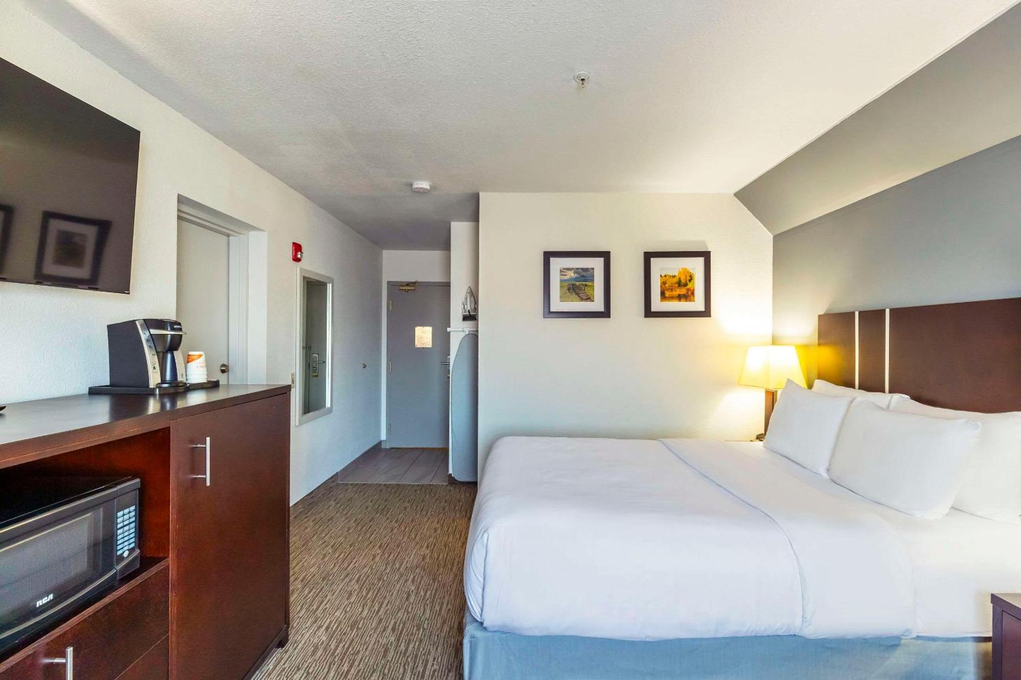 Comfort Inn & Suites Yorkton Bagian luar foto
