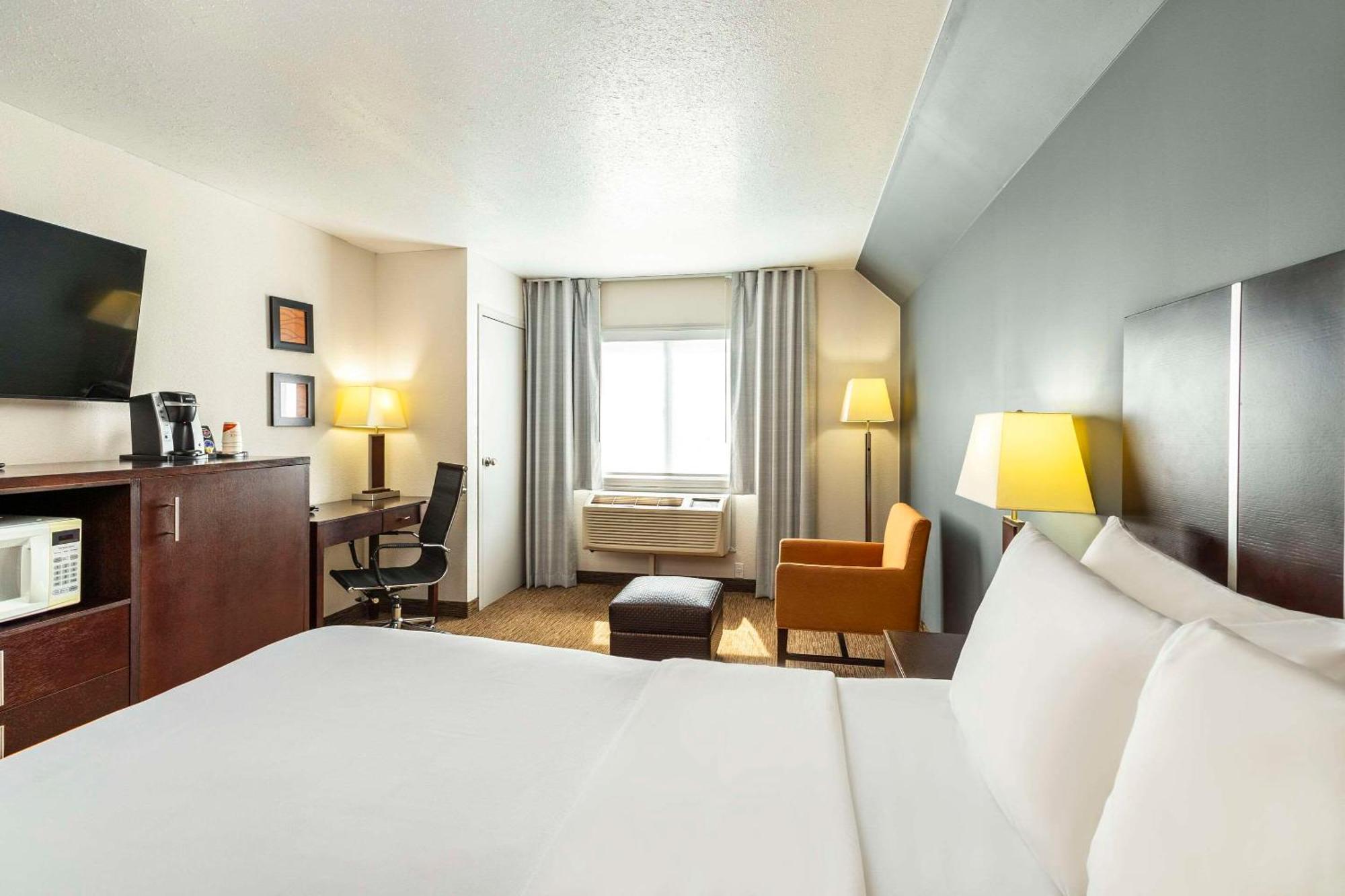 Comfort Inn & Suites Yorkton Bagian luar foto