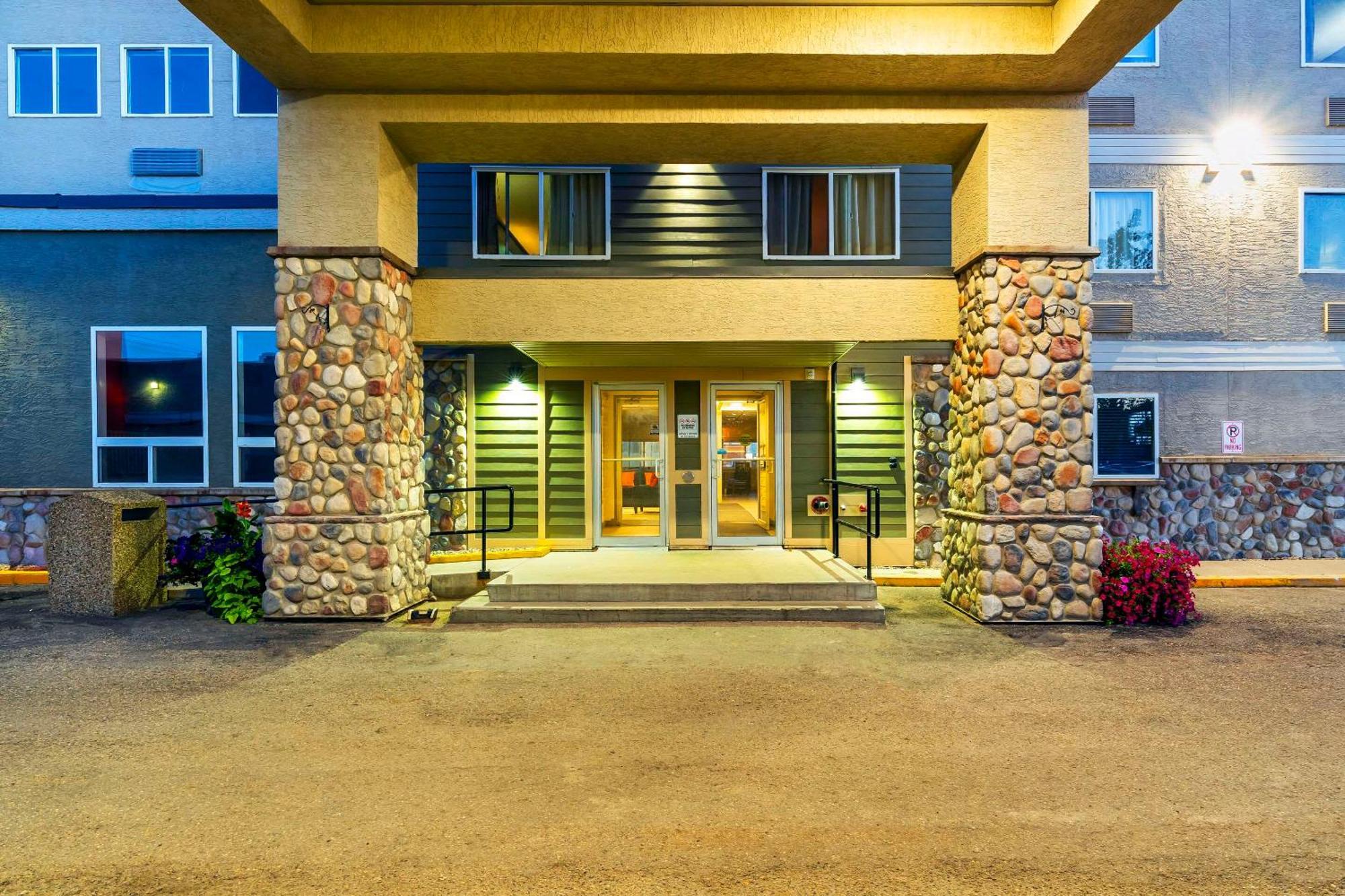 Comfort Inn & Suites Yorkton Bagian luar foto