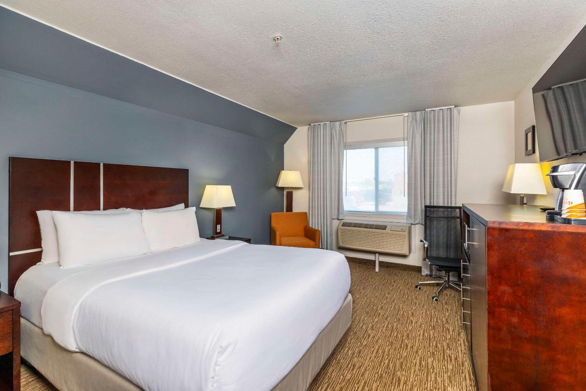 Comfort Inn & Suites Yorkton Bagian luar foto