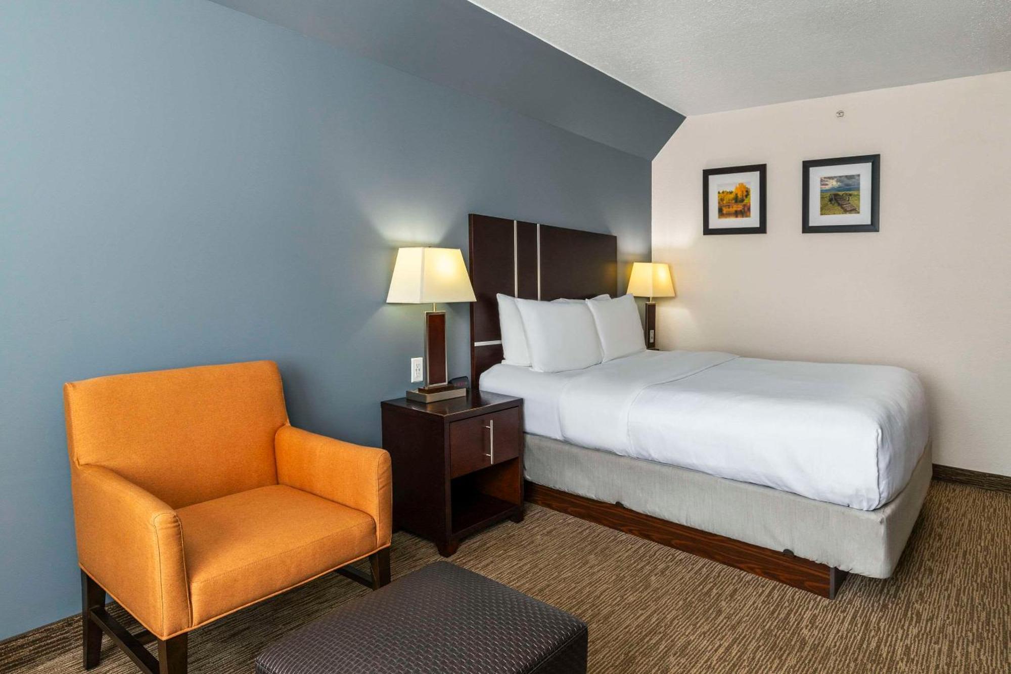 Comfort Inn & Suites Yorkton Bagian luar foto