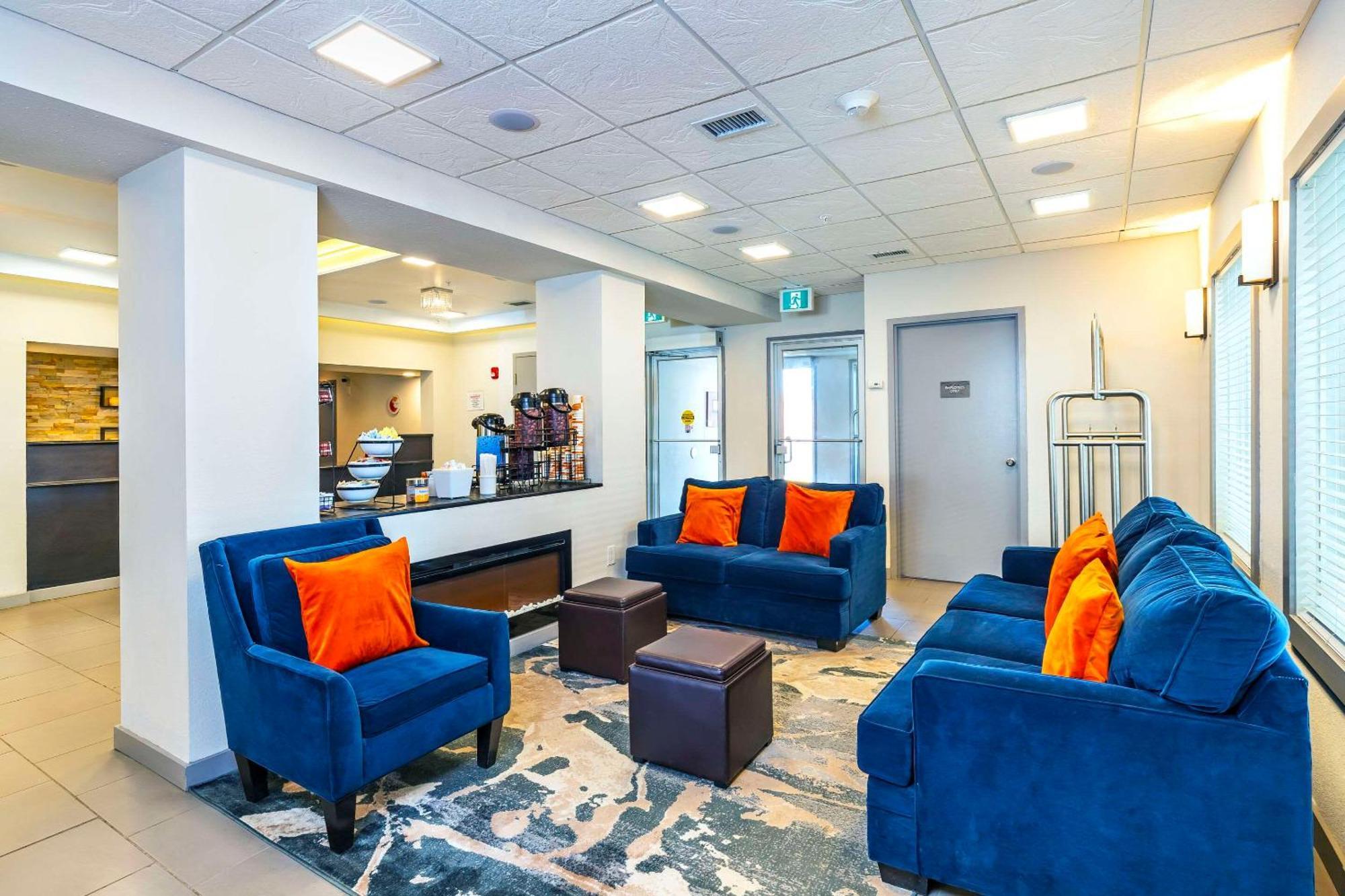 Comfort Inn & Suites Yorkton Bagian luar foto