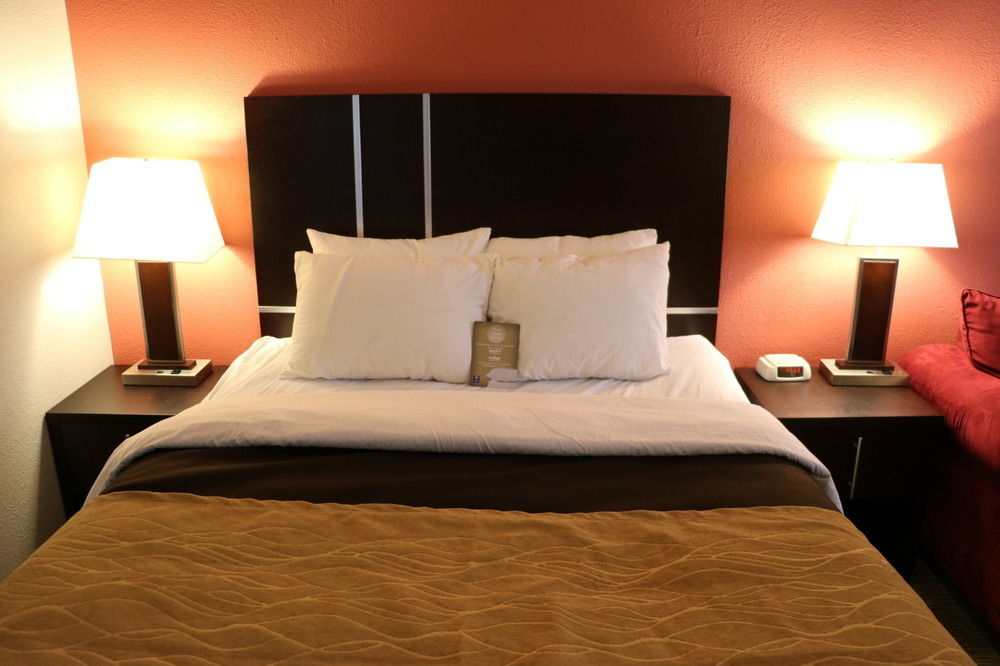 Comfort Inn & Suites Yorkton Bagian luar foto