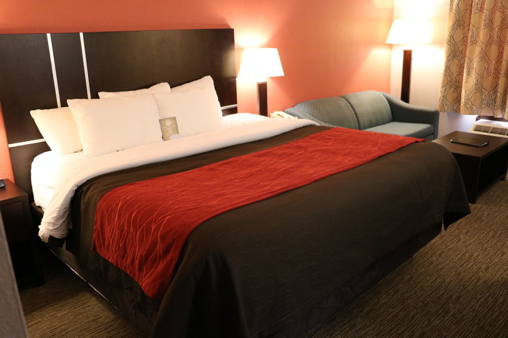 Comfort Inn & Suites Yorkton Bagian luar foto