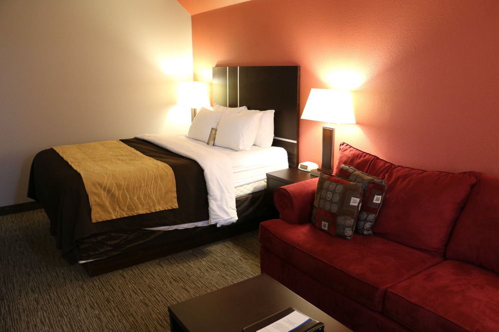 Comfort Inn & Suites Yorkton Bagian luar foto