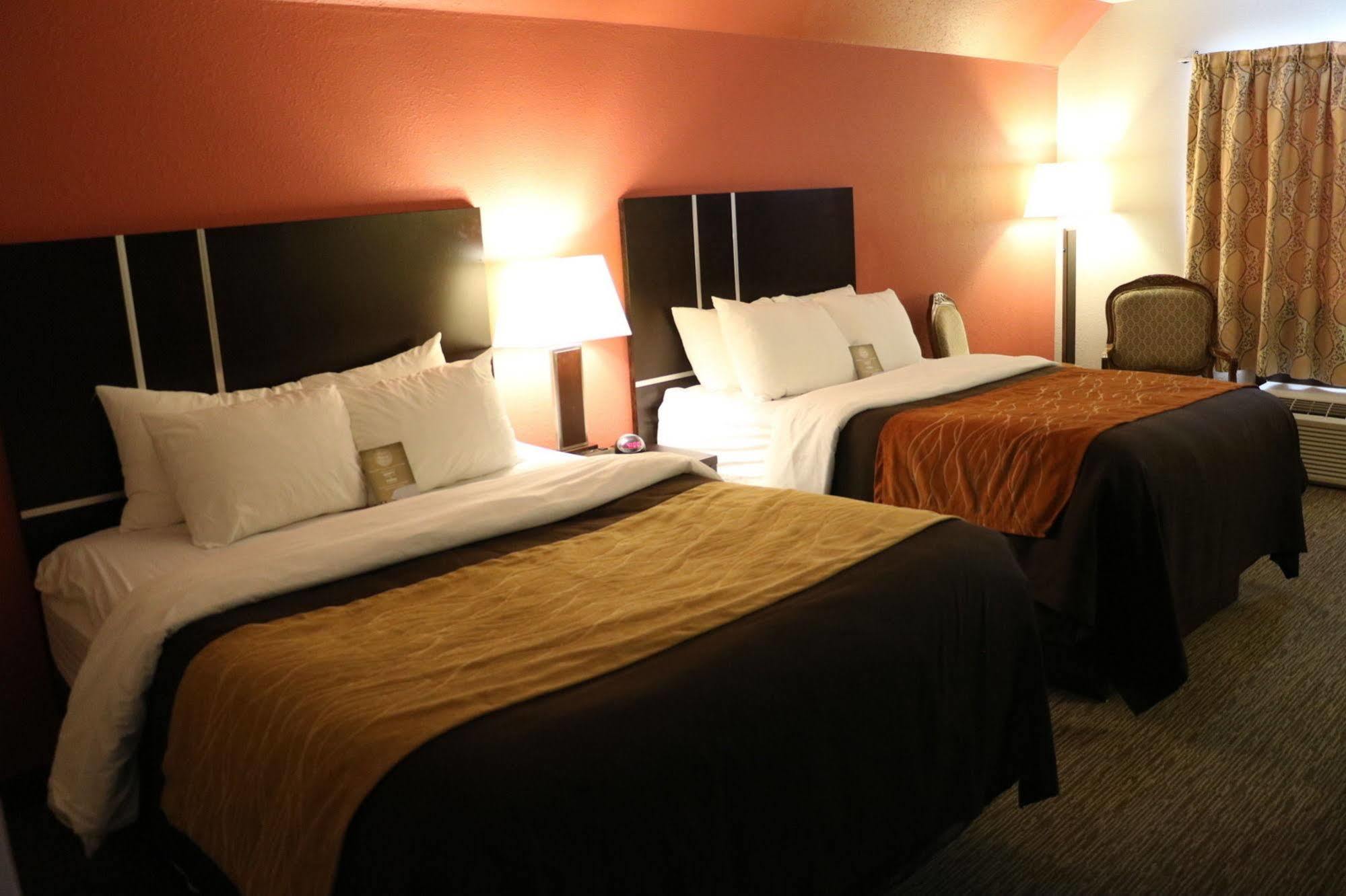 Comfort Inn & Suites Yorkton Bagian luar foto